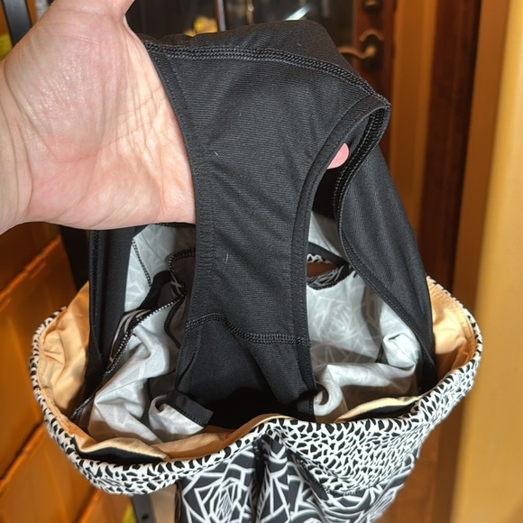 Lululemon Speed Short (2 1/2") Black White Geometric Size 6 - Picture 7 of 8